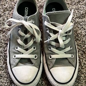 Gray converse chuck taylors size 6